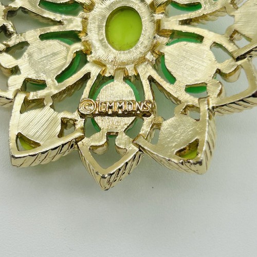 Broche estrella flor radiante solapa prendedor de colección EMMONS 2” tono dorado cabujón verde - Imagen 4 de 5