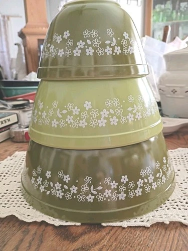 Vintage Pyrex 3-PC  Green Nesting Mixing Bowl Set Spring Blossom Crazy Daisy