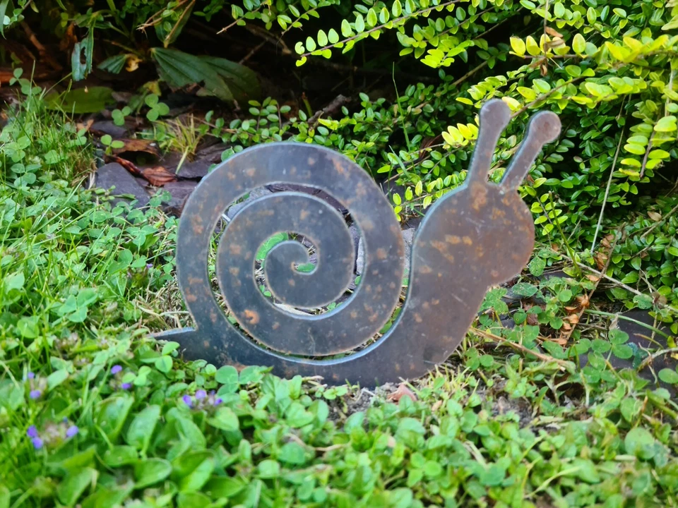 Rusty Metal snail Garden Ornament Sculpture - Recycled Metal Animals - Image 4 of 4
