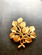 Vintage Signed TRIFARI TREE OF LIFE Leaf Leaves Gold Tone Brooch