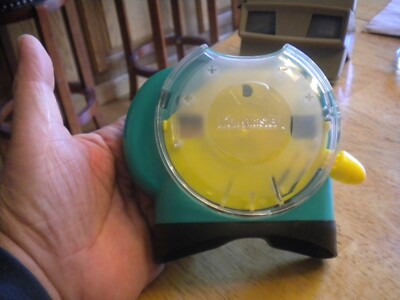 turquois  and Yellow 2002View Master 3D Dimension Viewer very rare color