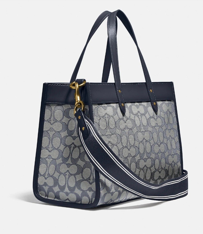 Coach Signature Jacquard 22
