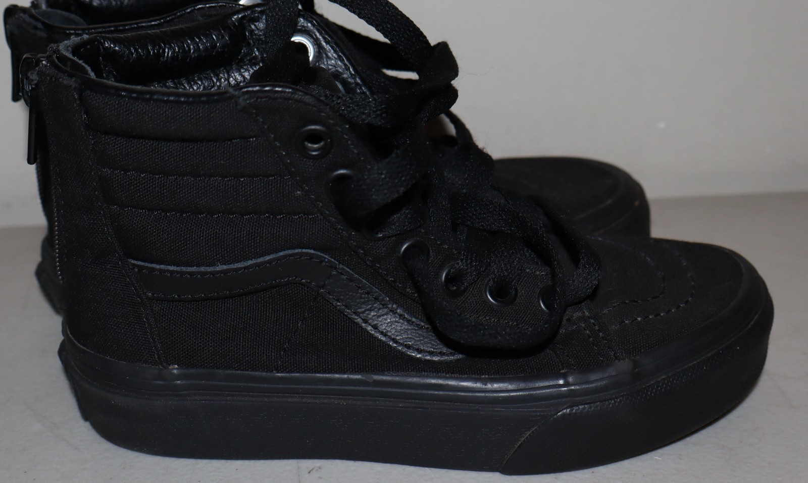 Kids VANS Off the Wall Black Hi-Top Lace Up Heel Zip Size 11.5