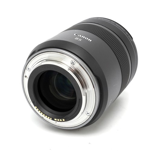 Canon RF 85mm f/2 Macro IS STM Lens - Picture 7 of 13