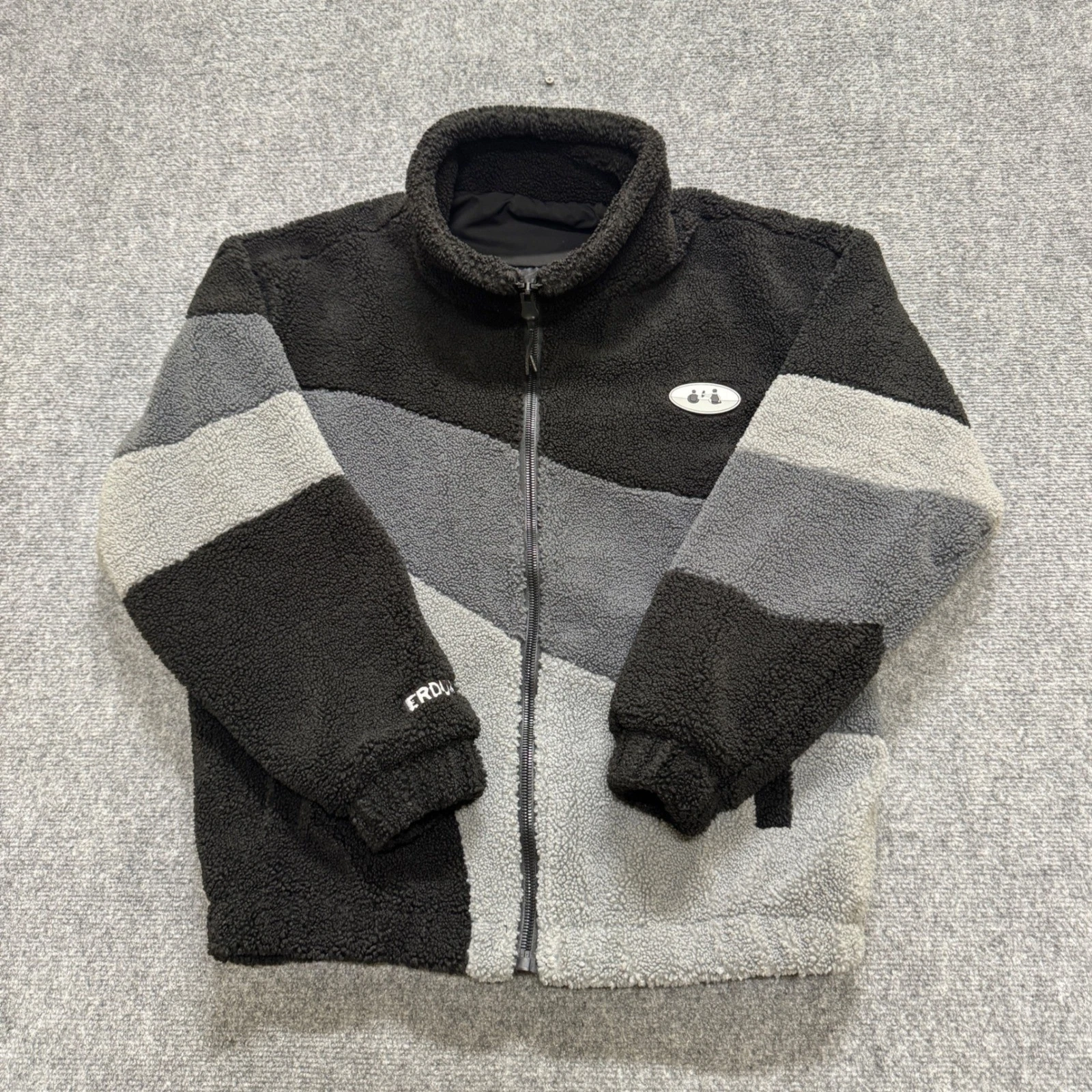Decarba Fleece Jacket Men's L Black Gray Patterned Snowbaording Snow Gear Puffer
Opens in a new wind