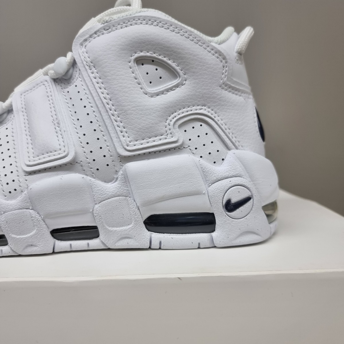 NIKE AIR MORE UPTEMPO '96 