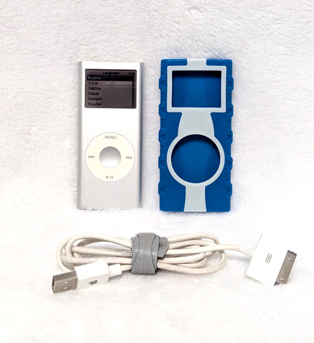 Apple iPod Nano 2nd Generation Silver 2GB A1199 MA477LL/A MP3 Player - Tested
