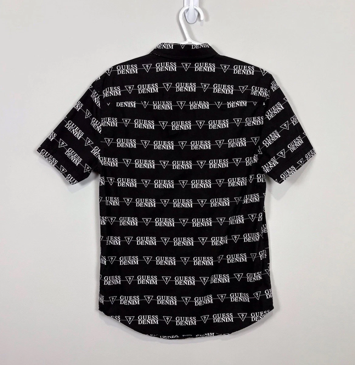 Camisa con botones Y2K Guess para hombre talla pequeña negra logotipo completo deletrear estilo años 90