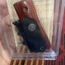 Pachmayr 1911 Grip-Wood Grip Panels W/Rubber Finger Grooves-423