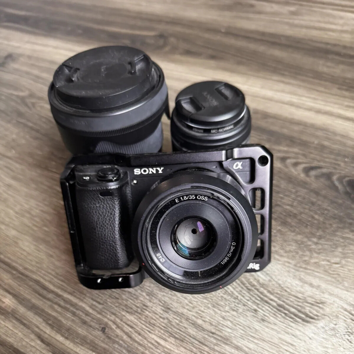 Sony Alpha A6400 w/ 3 lenses(sigma 16mm, 50mm and Macro) and rig