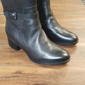 naturalizer demetria wide calf