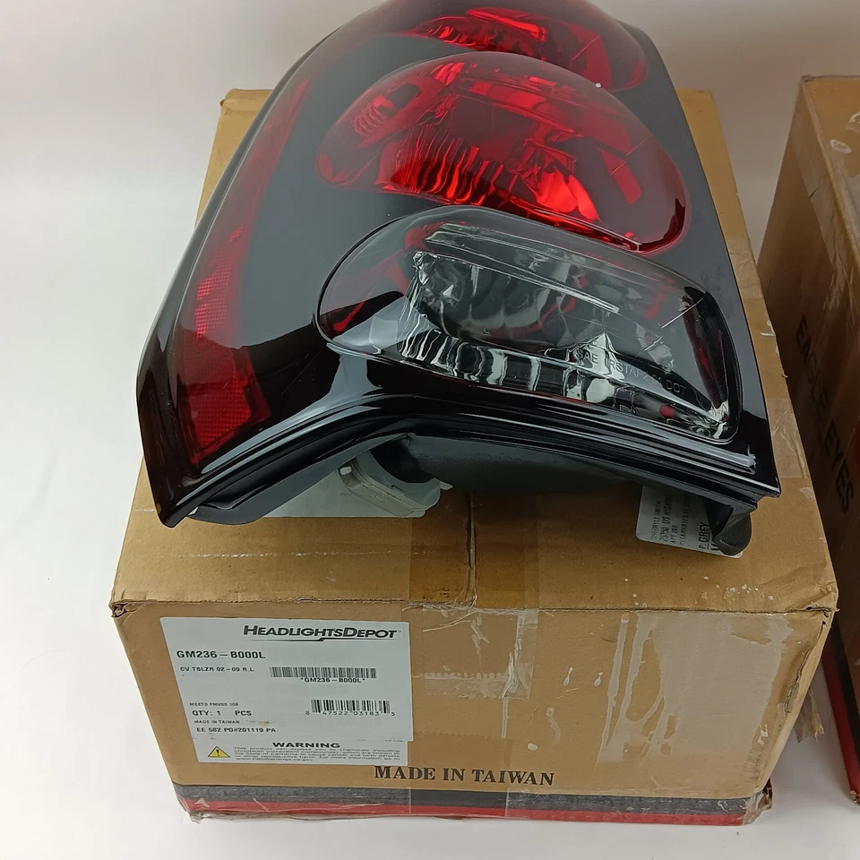 Luz trasera de repuesto izquierda y derecha modelo Chevrolet Trailblazer 2002-2009 nueva Foto 3 de 4