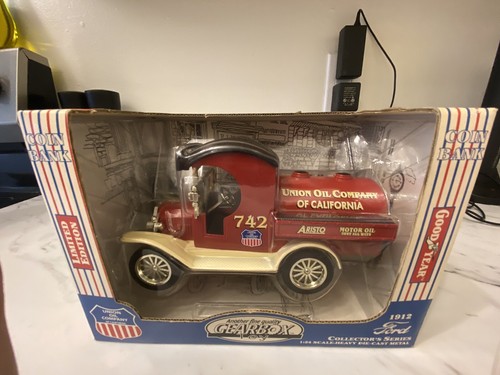 Gearbox 1912 Ford Oil Tanker. Union Oil Company Of California. Limited Edition. - Picture 2 of 5