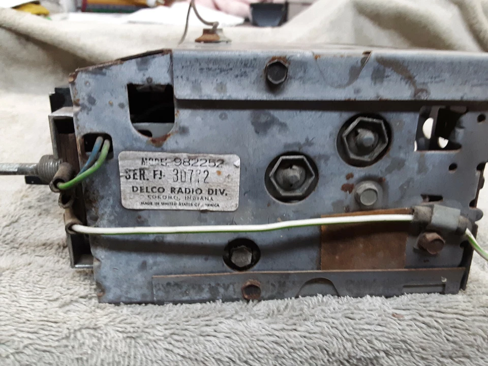 Oldsmobile 442 1964, F-85, radio am de fábrica Jetstar en buen estado de funcionamiento Foto 2 de 4