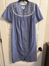 Go Softly Patio Dress floral Embroidered Zip front closure Size Small