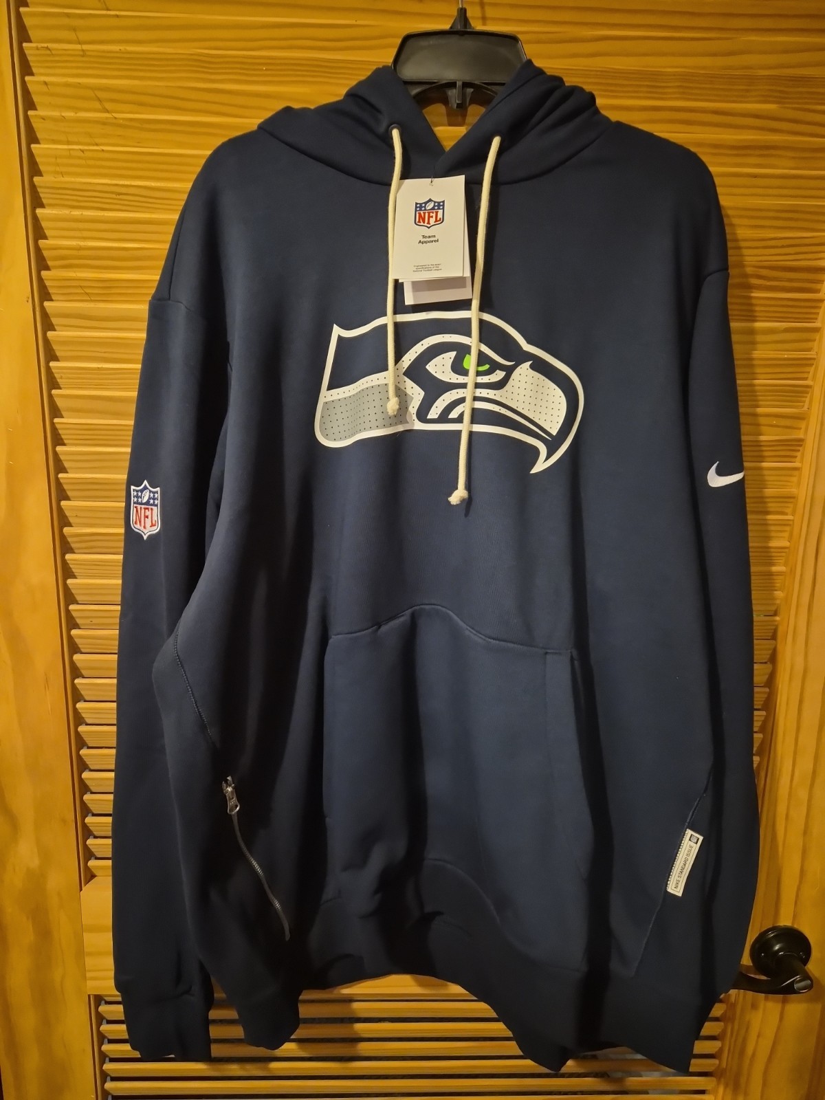 NWT Nike Standard Issue Seattle Seahawks Mens Sideline Hoodie Size Medium Blue