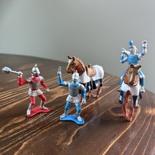 Vintage Medieval Knight Figures With Horses Figurines Plastic Set of 5 Unbranded
