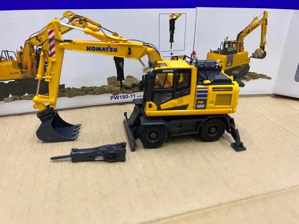 UH Komatsu PW180-11 Wheeled Excavator 1/50 Scale Diecast Model Toy UH8163 - Image 3 of 4