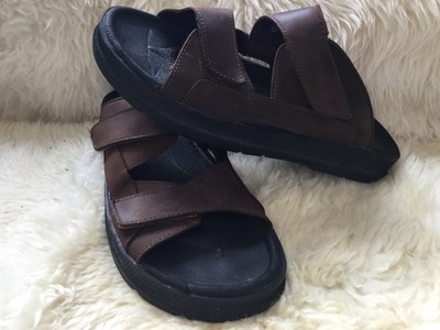bass and co sandals