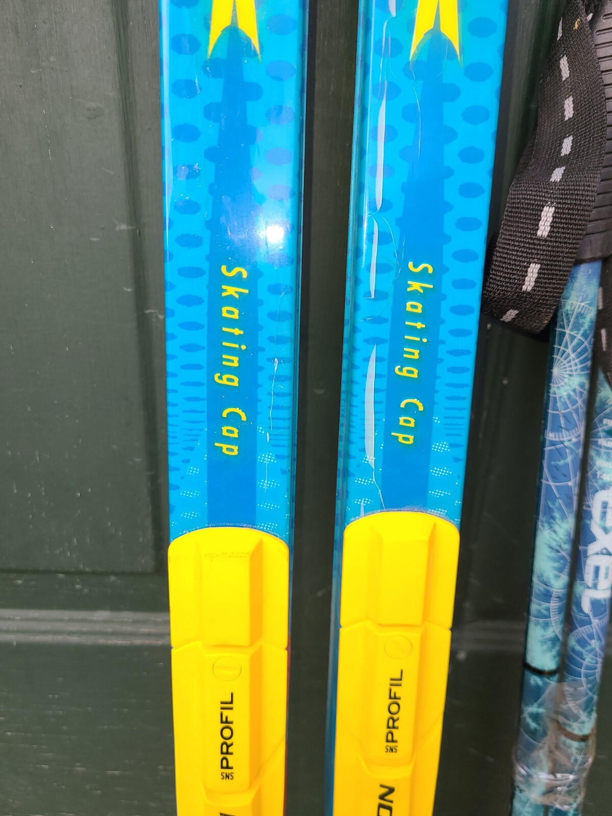 Peltonen Quasar Pattinaggio Sci di Fondo 180cm con Bastoncini Exel e Attacchi Salomon