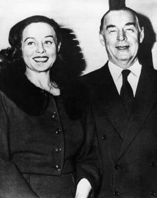 Remarque Erich Maria writer D with wife Paulette Goddard 1958 Photo