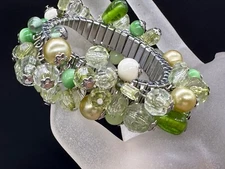 VINTAGE SILVER TONE GREEN GLASS LUCITE PEARL BEAD CLUSTER EXPANDABLE BRACELET