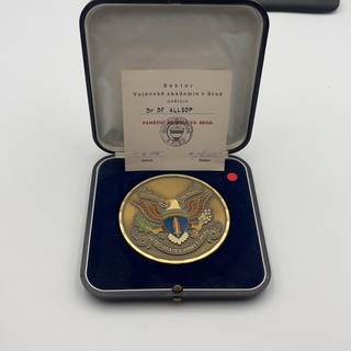 1995 USAREUR United States Army Europe David M. Maddox Medallion Boxed