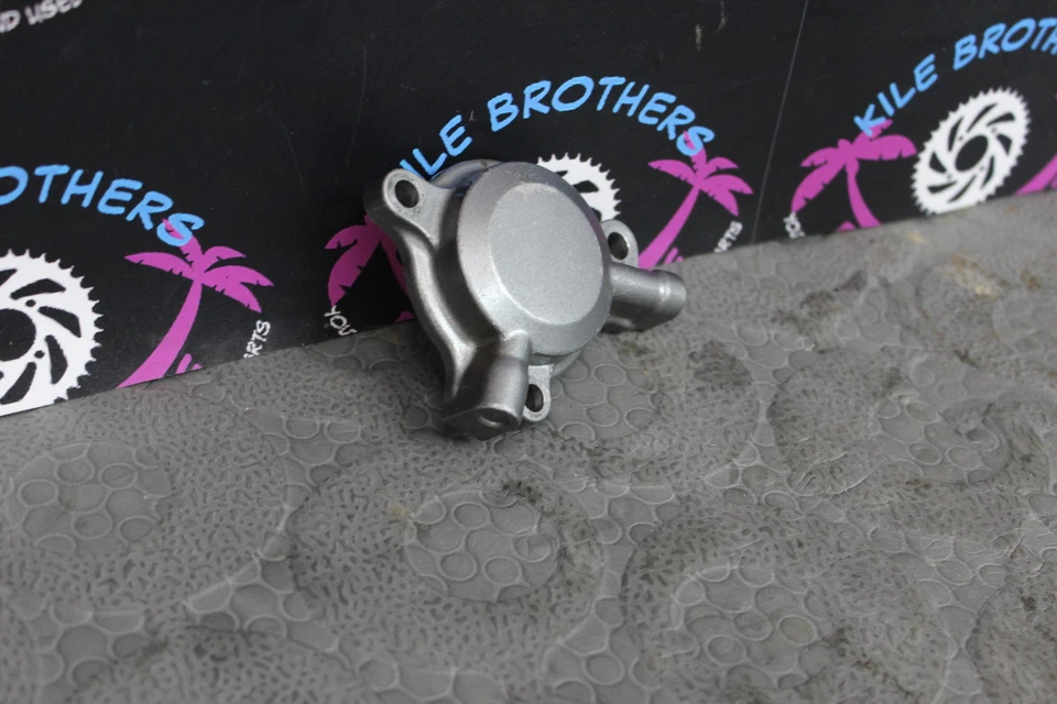 Yamaha YZ400F 1998 OEM MOTOR BOMBA FILTRO CUBIERTA 5BE-13447-00-00 Foto 2 de 4