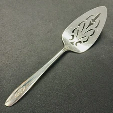 INTERNATIONAL SILVER SILVERPLATE PIE/CAKE SERVER 8 5/8" PIERCED SILVER TULIP