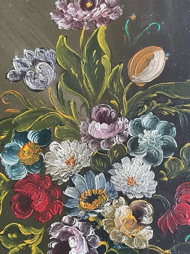 Timelessly Charming - Floral Arrangement by L. Pani - Picture 13 of 16