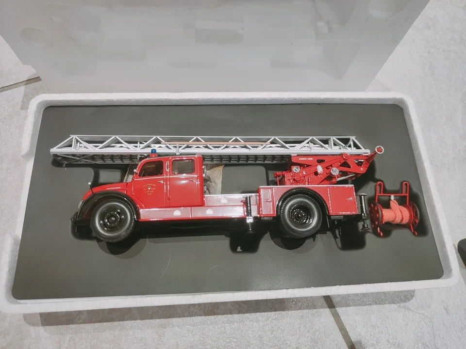 CAMION POMPIERI MINICHAMPS MAGIRUS 6500 S  1954 SCALA 1:43 REF.439 140070 - Immagine 2 di 4