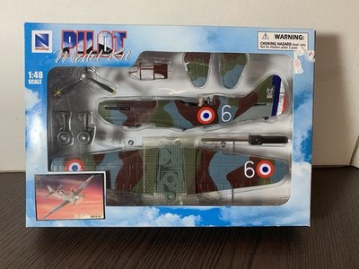 New-Ray 20215 1:48 D 520 Pilot Model Kit