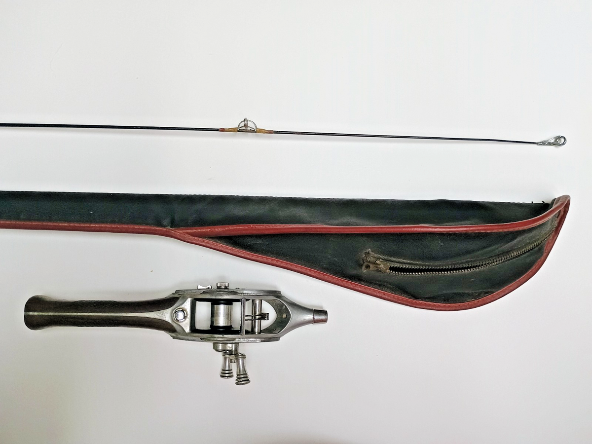 AWESOME Vintage Hurd Super Caster Metal Fishing Pole With