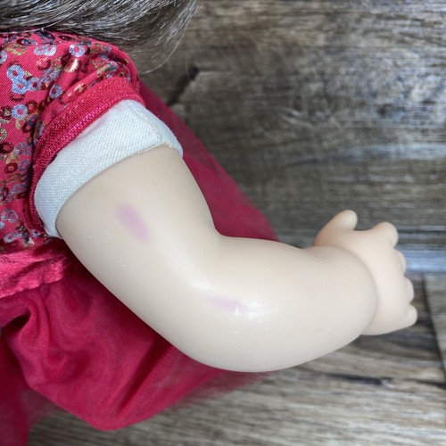 American Girl Bitty Baby Zwillingspuppe Mädchen brünett braune Haare & Augen und rotes Kleid - Bild 8 von 20