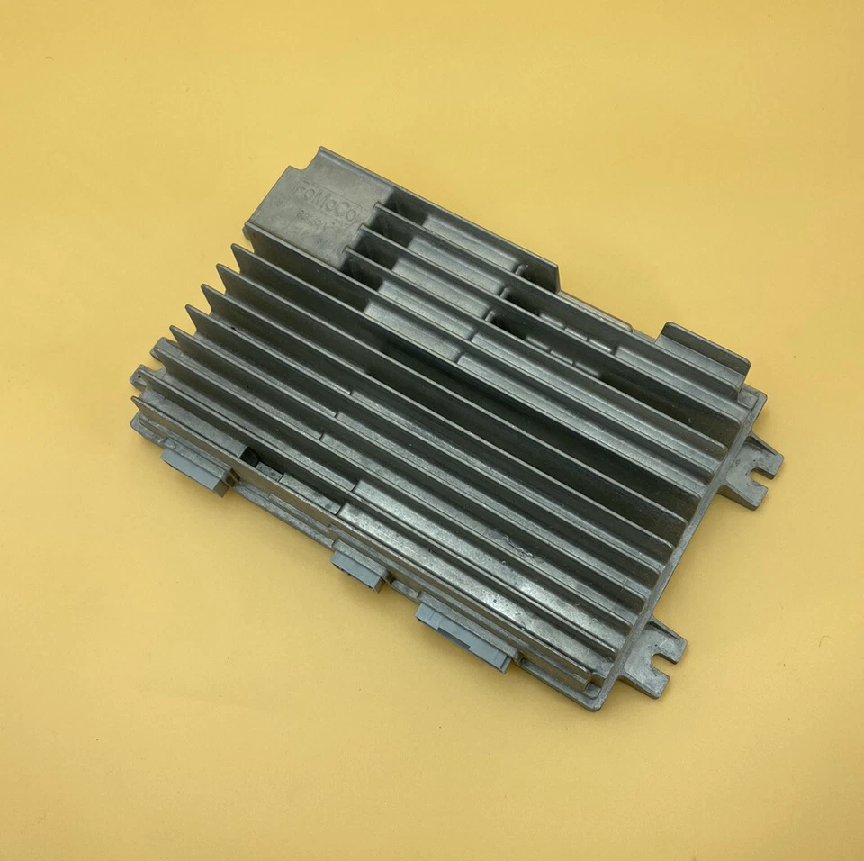 Усилитель стерео Lincoln MKS MKZ THX4 2009-2016 8A5T-18B849-CD - Изображение 2 из 4