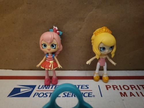 Shopkins &Lot Of 53 Random Figures, Mini Dolls &Accessories Tin Case Photos Desc - Picture 11 of 18
