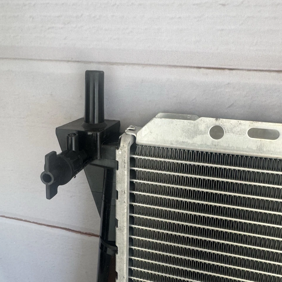 Radiadores para Ford Explorer Ranger Bronco II Mazda B3000 2.8L 2.9L 3.0L 4.0L Foto 3 de 4