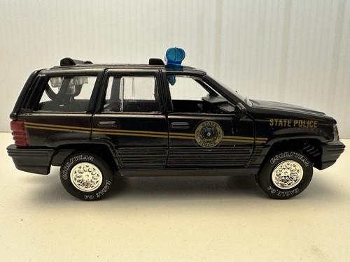 1996 Road Champs WEST VIRGINIA STATE POLICE JEEP CHEROKEE Die Cast 1/43 - Picture 2 of 5