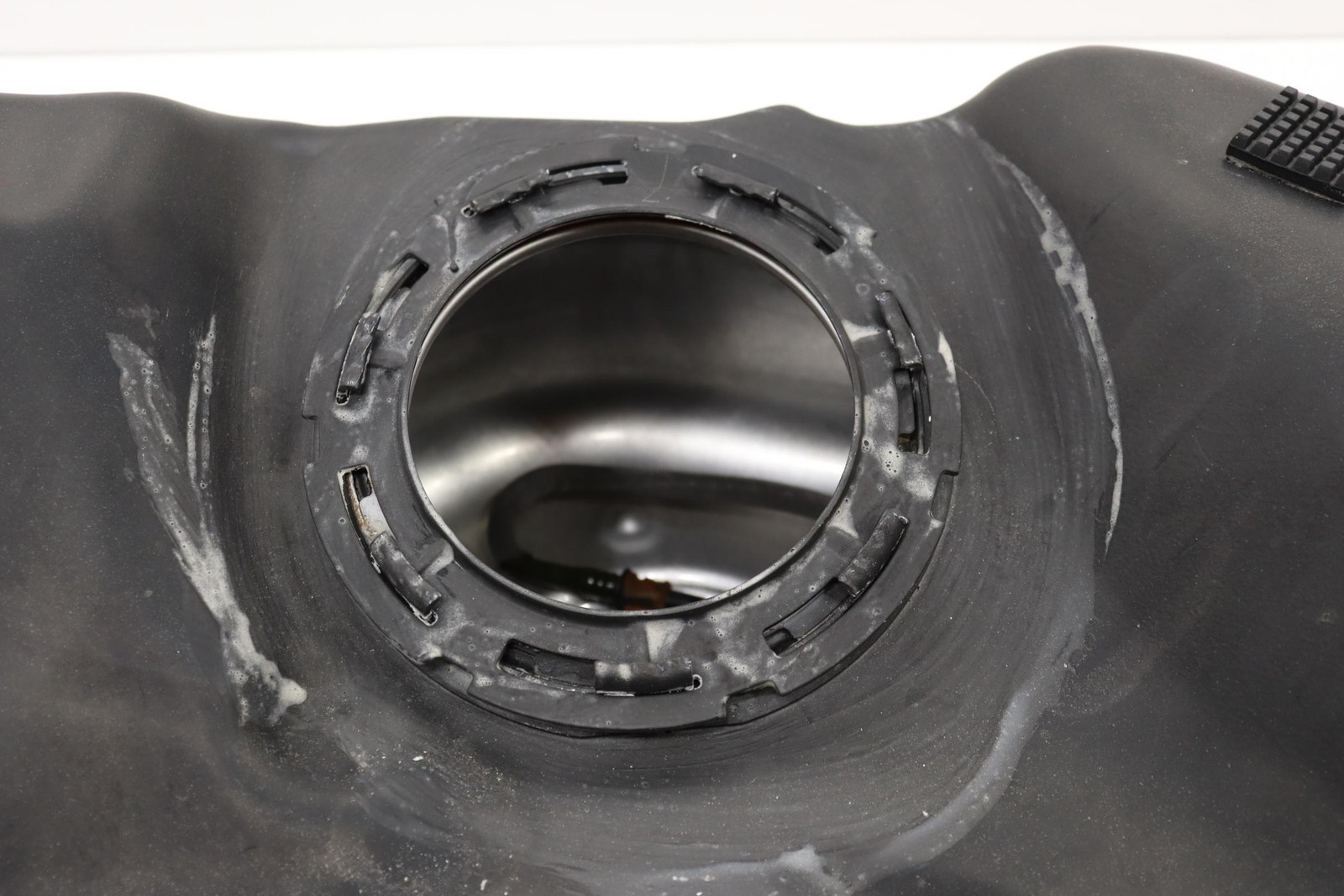 2017 - 2024 MASERATI GHIBLI 3.0L FUEL GAS TANK RESERVOIR STORAGE OEM 06700382480