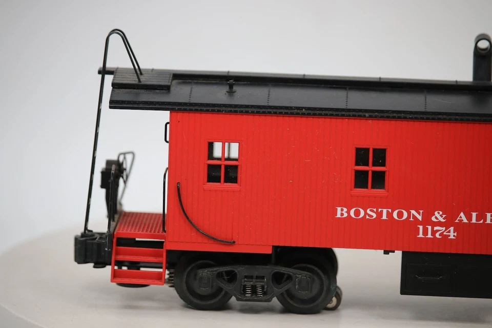 K LINE BOSTON & ALBANY RED OFF-CENTER CUPOLA CABOOSE K616-3181 O SCALE 1:48 - Image 2 of 4