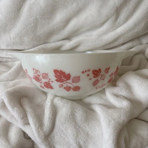 Vintage Pyrex White Pink Gooseberry Cinderella Design 443 Nesting Bowl 2 1/2 Qt