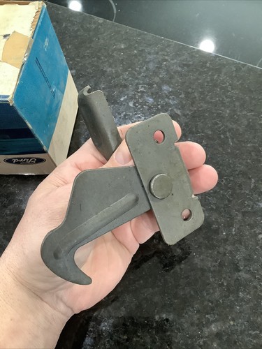 74 75 76 77 FORD PINTO NOS HOOD LATCH D4FZ-16892-A - Picture 1 of 3