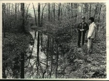 1988 Press Photo George First and Mary Van Osch inspect Butler Ditch - mjb29585