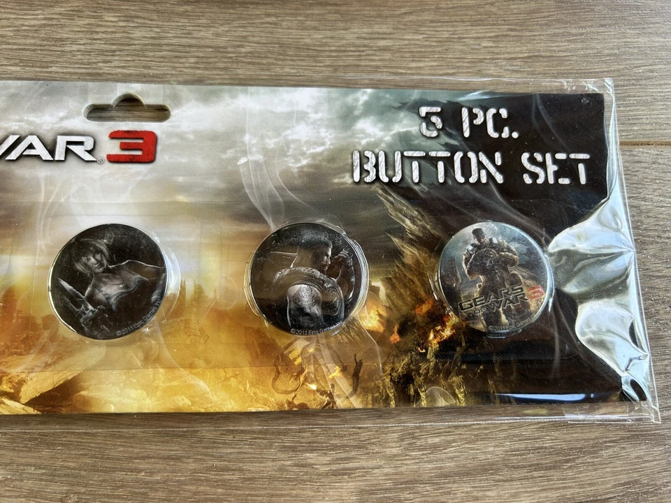 Gears of War 3 NECA 5-Piece Button Set Epic Games 2011 New & Sealed - Image 3 of 4