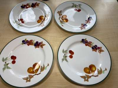 4 x ROYAL WORCESTER EVESHAM VALE BEILAGENTELLER GRÜNER Rand 21 cm sehr guter Zustand