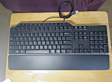 Dell KB522 Black 02FVXN Multimedia Keyboard w/ Volume wheel - and wrist guard