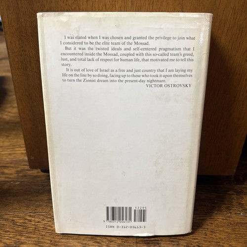 By Way of Deception - by Victor Ostrovsky & Claire Hoy - Hardcover 1990 - Imagen 3 de 10