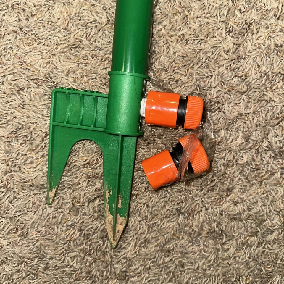 CRAZY DAISY WACKY SPRINKLER Water Toy 1996 FP 45" tall pre-owned FUN! Vintage - Image 2 of 4