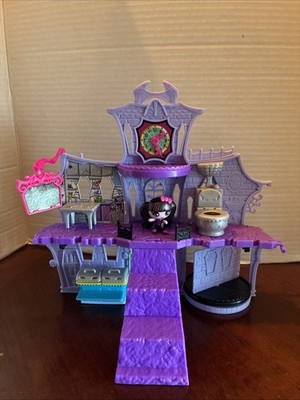 Monster High Minis Playset With Draculaura Mini Figure AS IS READ INCOMPLETE