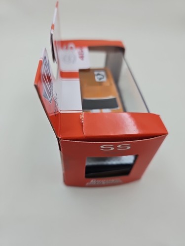 1/64 M2 GROUND POUNDERS 1970 CHEVROLET EL CAMINO SS 454 ORANGE & WHITE STRIPES - Picture 5 of 7